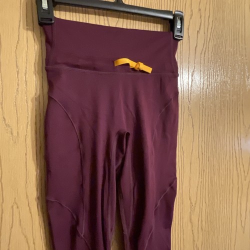Women's Fabletics High-Waisted Motion365 Paneled Legging Burgundy XXS - Picture 2 of 11