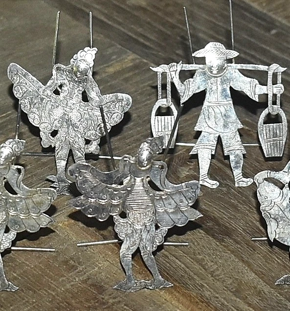 Vintage Set Of 12 Chinese Figural Sterling Silver Place Card Holders - Image 3 of 4