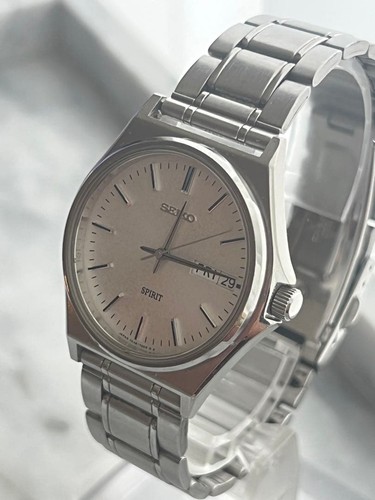 Seiko Spirit Day-Date Quartz Men's Watch Japan Battery Replaced Auth 0513345 - Afbeelding 7 van 11
