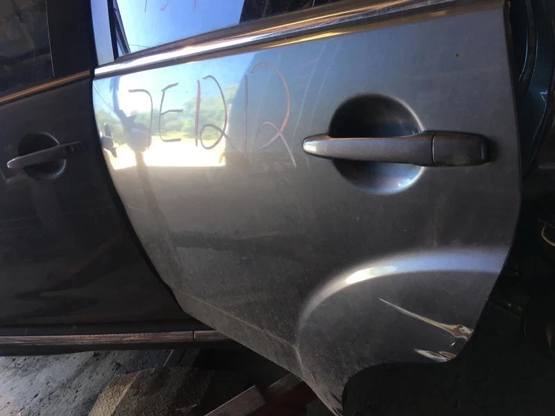 2007-2013 Mitsubishi Outlander Upper Tailgate Assy Gray With Lights - Image 4 of 4