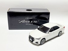 Toyota 210 Series Crown Athlete G Late Model White Pearl Color Sample 1/30