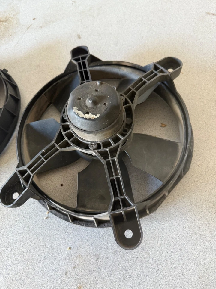 1990-1996 Chevy Corvette LT1 Electric Cooling Fan Fans Pair *Damaged*  - Image 2 of 4