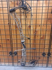 Mathews Lift X 33 70# RH Earth