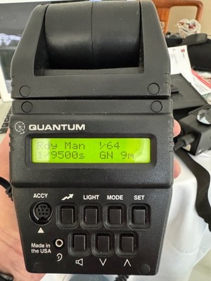 QUANTUM Q-FLASH BLANKE GLÜHBIRNE MIT QUANTUM TURBO KOMPAKTNETZTEIL