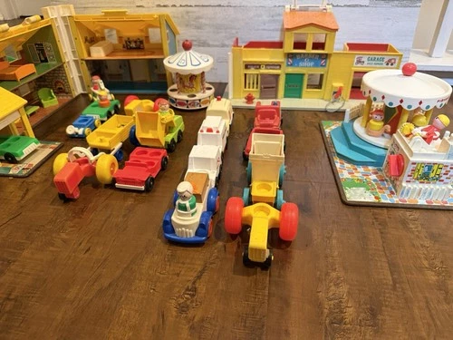 Fischer Price City/Neighborhood, Merry Go Round, Play Family House VINTAGE 1970s