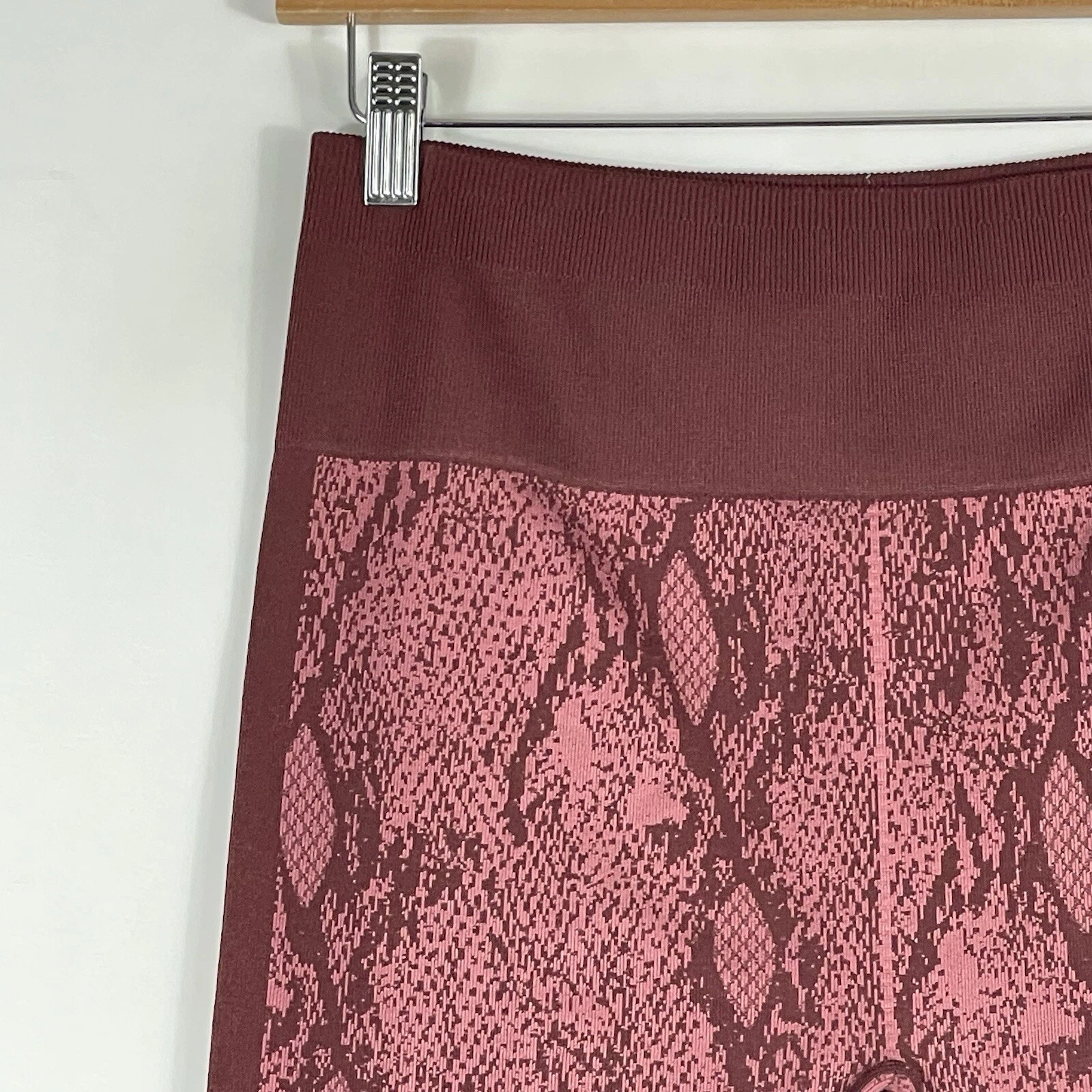 fabletics snake print compression 7/8 leggings