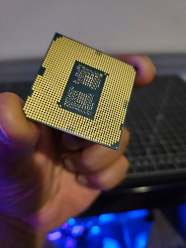 Genuine Intel Core i9-10850k - Picture 2 of 2
