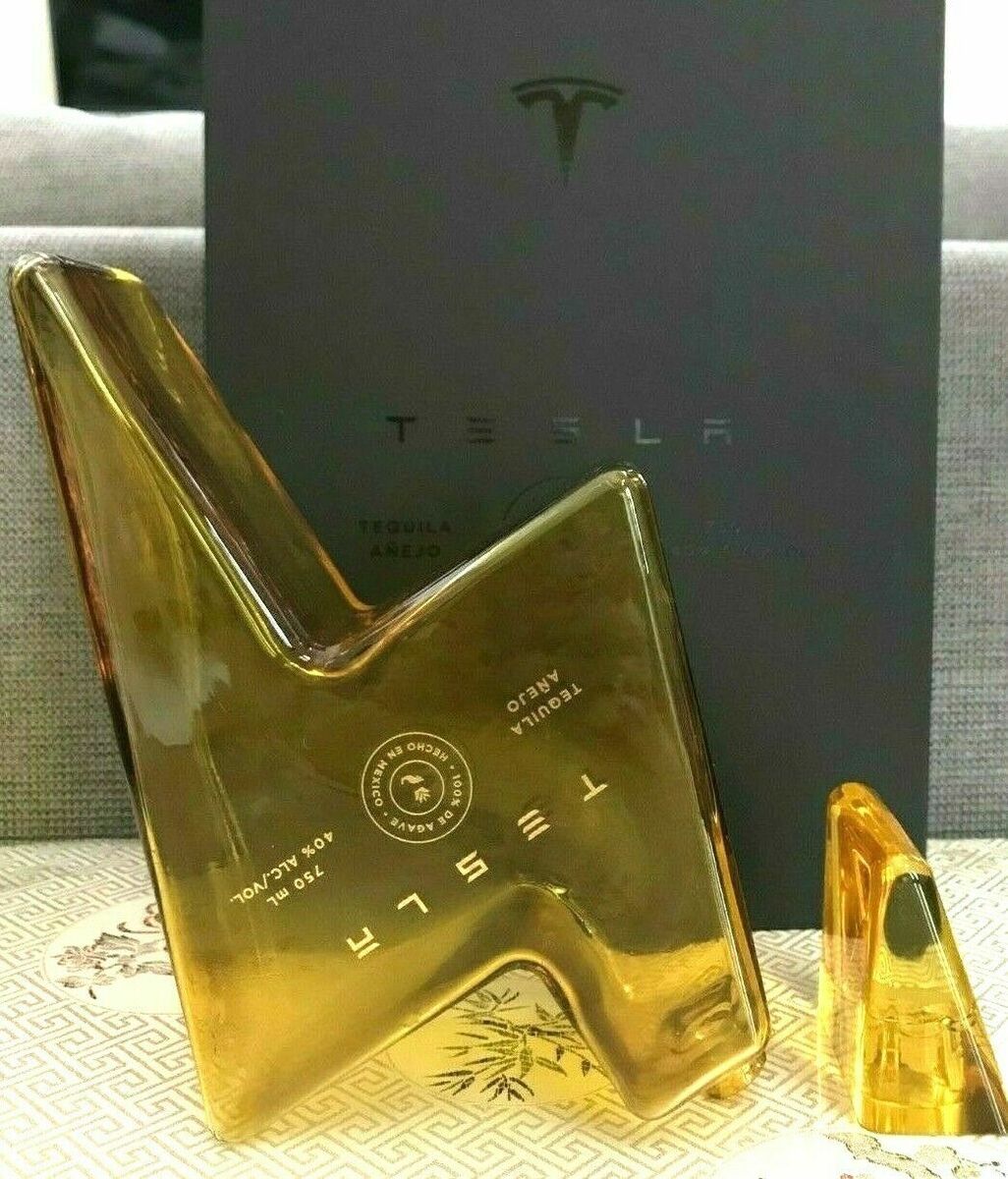 EMPTY TESLA TEQUILA BOTTLE + STAND + BOX LIMITED EDITION *NO EMPTY TESLA TEQUILA BOTTLE + STAND + BOX LIMITED EDITION *NO