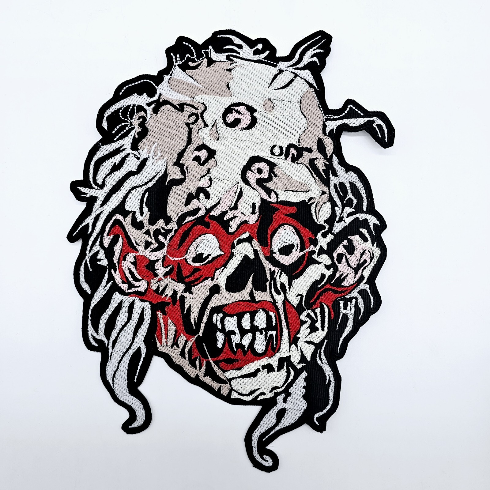 PARCHE TRASERO BORDADO CARA CADÁVER CANÍBAL CARNIZADO AL NACER