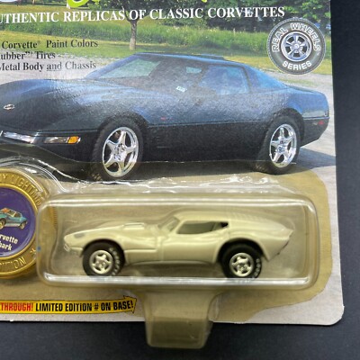 Johnny Lightning Classic Customs 1965 Chevrolet Chevy