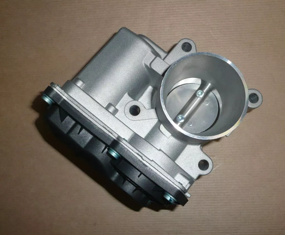 CORPS DE PAPILLON DACIA SANDERO MK2 1.2 Essence 54kw 8200568712E 2015