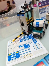 LEGO 7743 city police command truck with instructions.