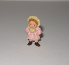 Altfigur Mädchen mit Haube