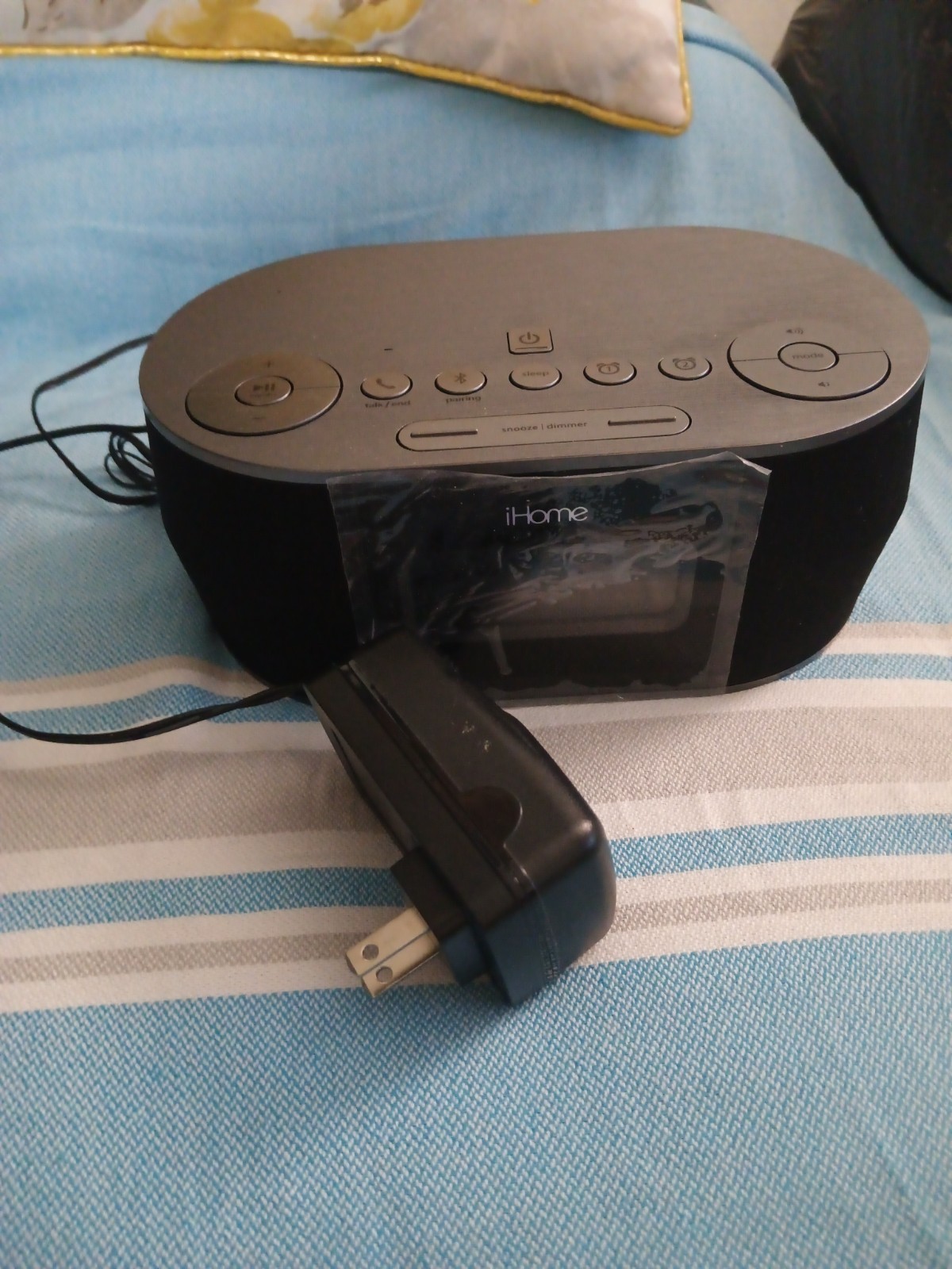 iHome Dual Alarm Clock Bluetooth USB Charging Radio SPEAKER AM FM IBT38