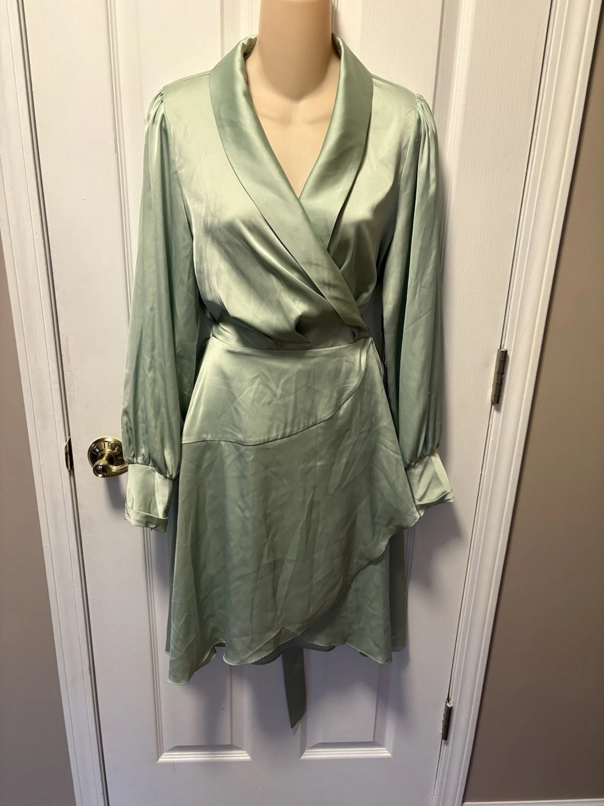 new white house black market mint green satin wrap mini dress Safe 6
Opens in a new window or tab