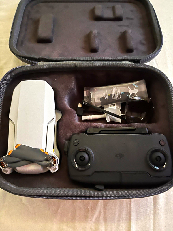 DJI Mavic Ready to Fly Camera Drone Bundle with Remote, Propellers & Case