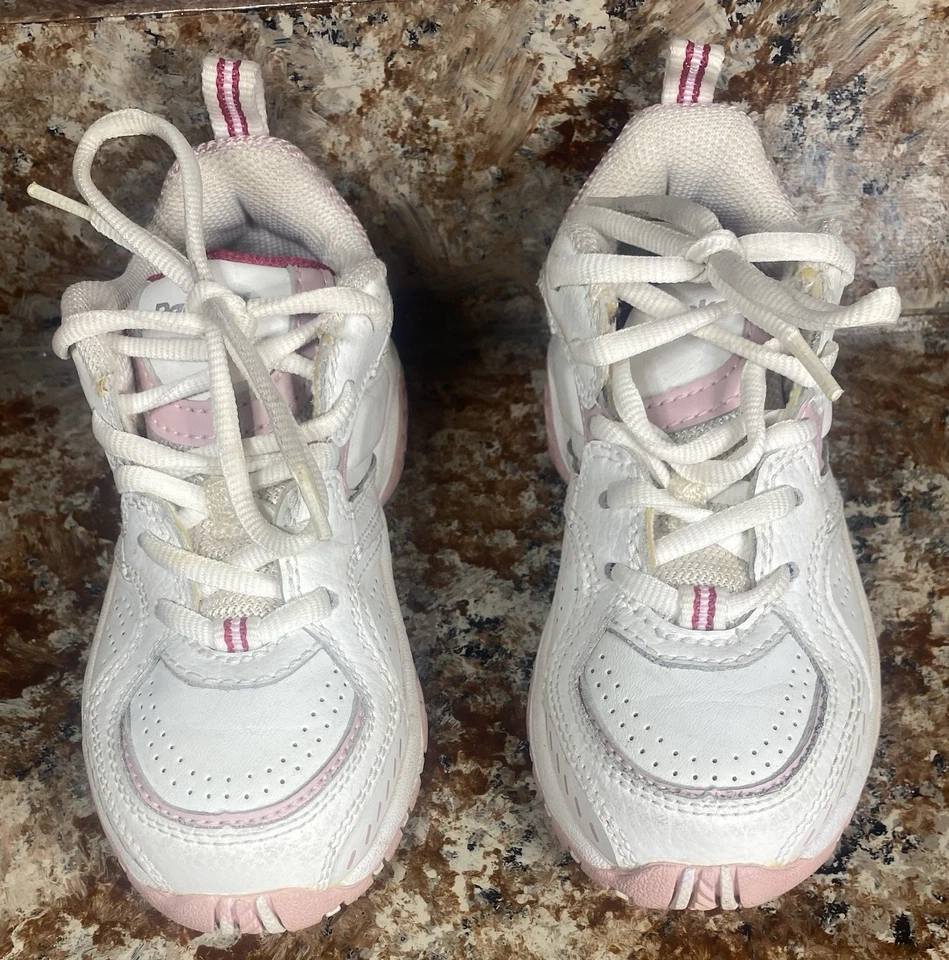 Reebok Pink Strawberry Kids Size 11.5 High Top Athletic Lace Up Shoe Foto 3 de 4