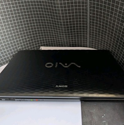 SONY VAIO PCG 71C11L - AMD Vision 6GB RAM - Used and tested +