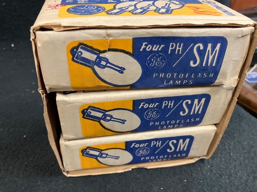 NEW OLD STOCK GENERAL ELECTRIC PH/SM PHOTO FLASHBULBS, TWO DOZEN BULBS - Picture 3 of 7