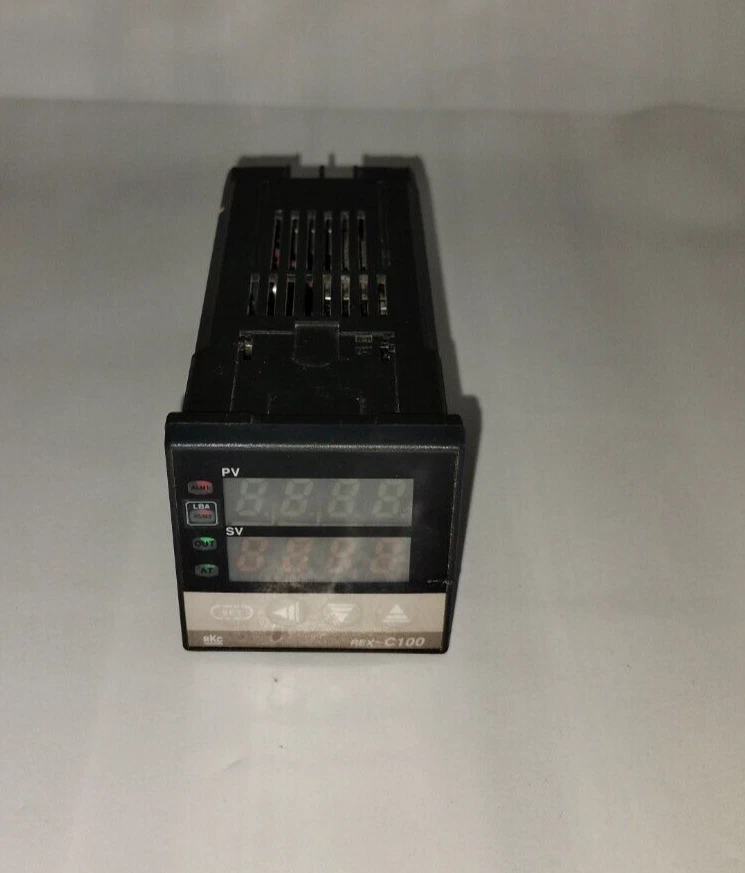 RKC REX-C100 REXC100 C100F02-V*CK-Z-140CC Digital Temperature Controller - Image 2 of 4