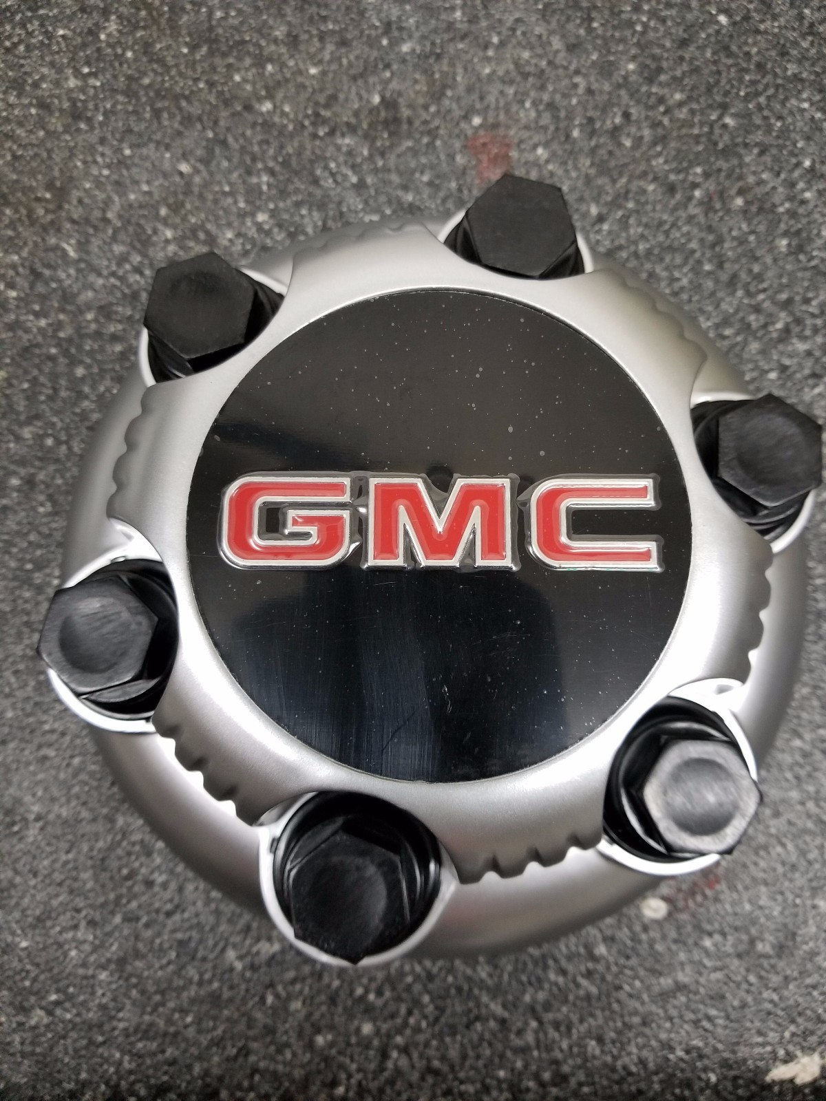4PCS MATTE SILVER GMC Sierra Yukon Savana 6 Lugs 1500 Center Caps 16