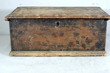 A RARE 17-18TH C GUILFORD, CONNECTICUT BIBLE BOX WITH TRACES OF ORIGINAL PAINT