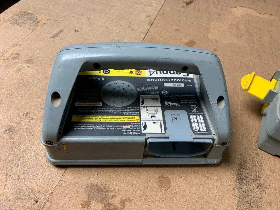 RADIODETECTION GENNY 4+ SCANNER/CABLE AVOIDANCE DETECTOR UNTESTED SPARES/REPAIR! - Image 3 of 3