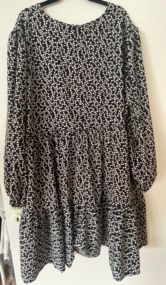 schönes, schwarz gemustertes Midikleid in Größe 5XL - Bild 2 von 4