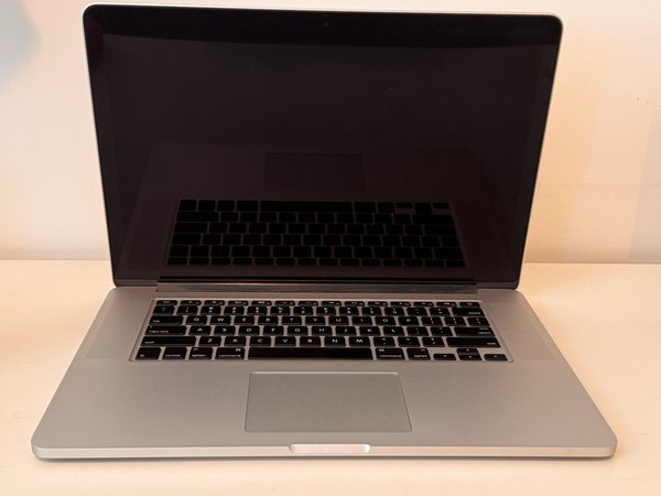 APPLE MACBOOK PRO 15 | 16GB | 256GB SSD | i7 3.4GHZ | RETINA |MONTEREY |GARANTÍA 2
