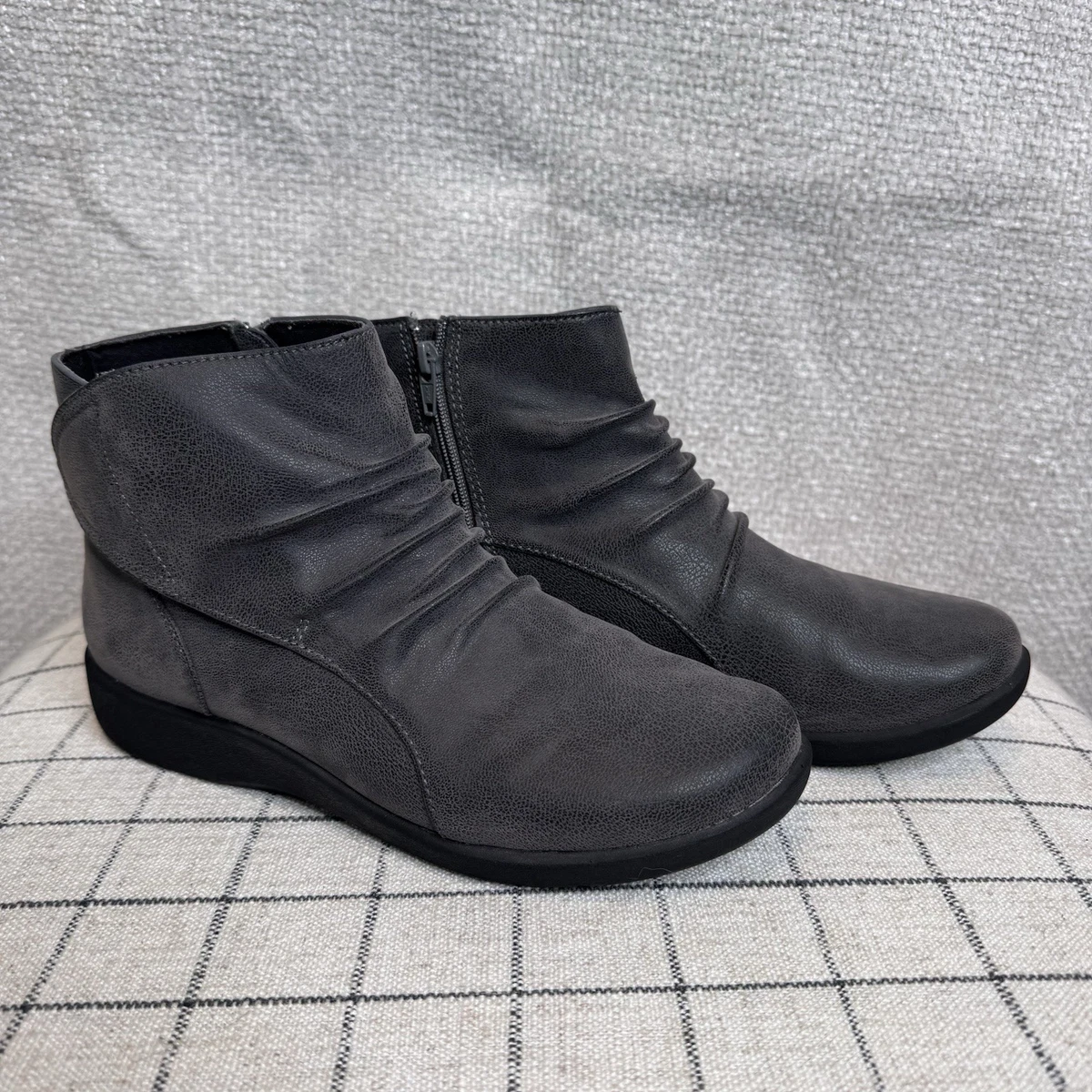 Clark’s Grey Suede Boots 9.5 Flow Top Shoes Clarks Cloudsteppers Faux Fur Ankle Boots - Breeze Fur - QVC.com main image 3