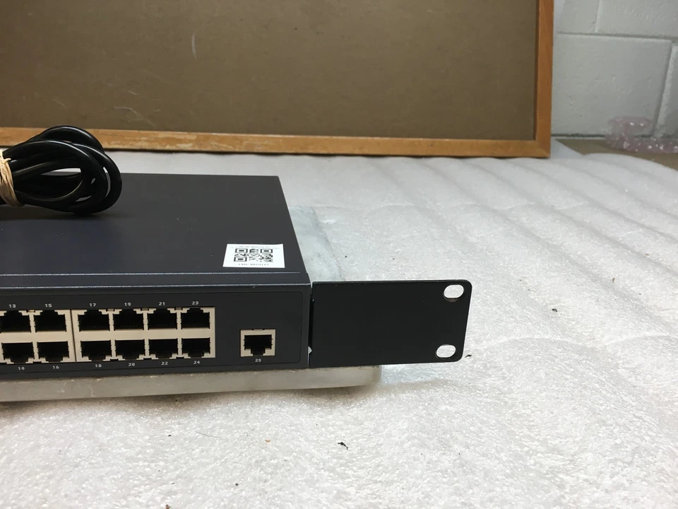 Dell Power Connect 2124 Unmanaged Switch with Rack Ears TESTED - Image 3 of 4