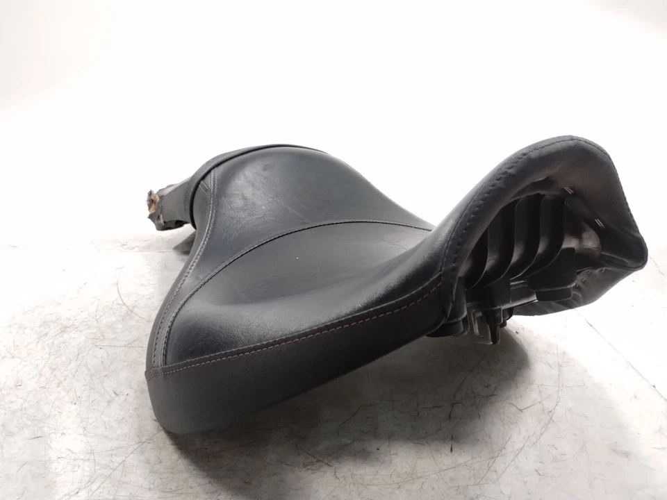 2013 Yamaha Stryker VStar 1300 XVS1300 Front Rear Full Seat Tears - Image 3 of 4