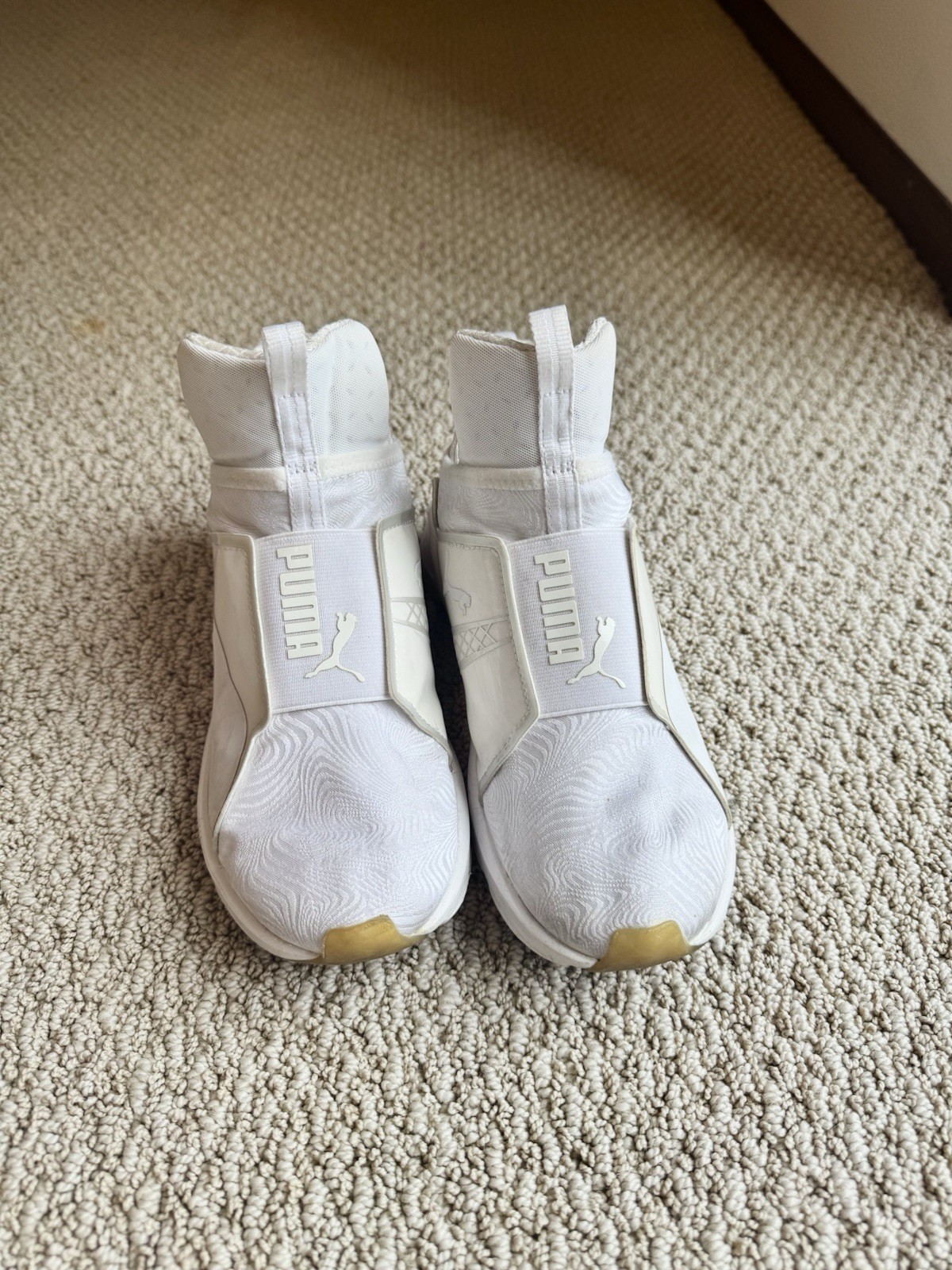 Puma/Rihanna  Fenty White Size 6 Women’s