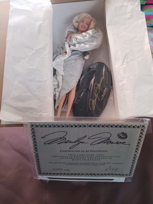 MarilynMonroe Collector Doll W/ Certificate of Authenticity NIB 8806/15000