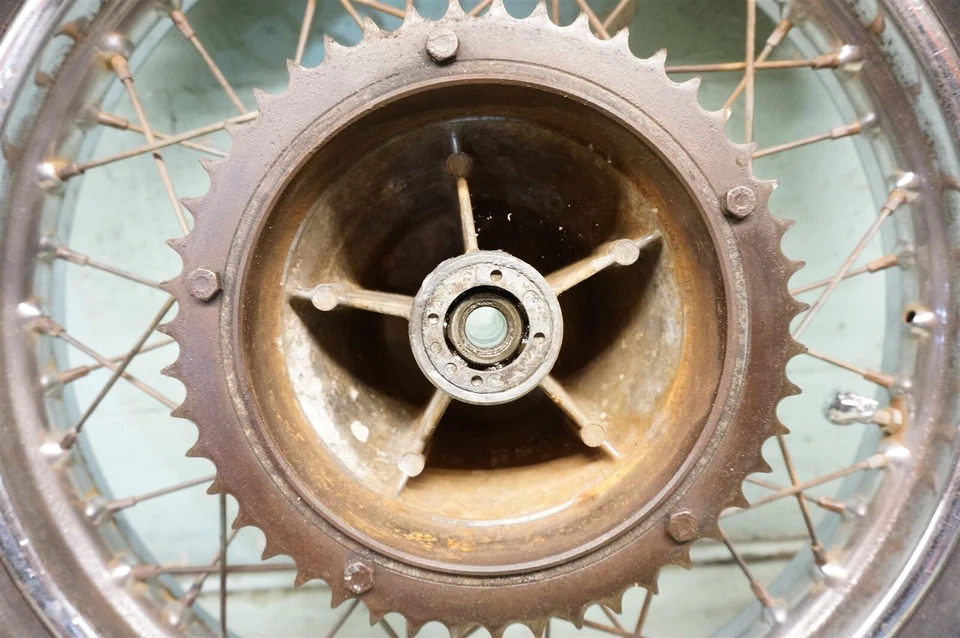 Triumph Bonneville T120R T120 R 650 T120V Trophy TR6 1971 *2678 rueda trasera Foto 4 de 4