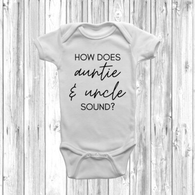 How Does Tante & Onkel Sound Body Suit Baby Grow Weste Geburtsanzeige