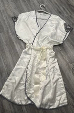VTG 90’s Val Mode Lingerie Women's Ivory Silky Satin Laced Belted Lounge Robe M