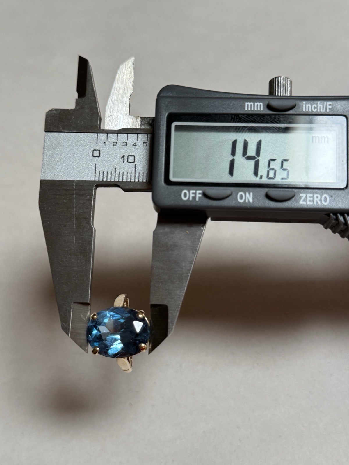 10K Solid Real Gold Topaz Ring  5.4grms Sz 8 - image 7