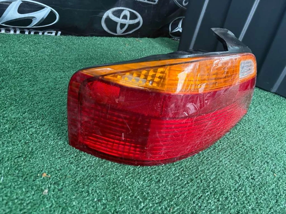 1999 - 2001 Acura TL Left Driver Side Outer Taillight Lamp OEM 33551-S0K-A01 Foto 3 de 4