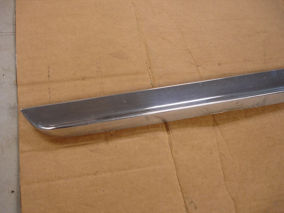 1967 Oldsmobile Cutlass 442 Right Rear Quarter Panel Lower Molding #7650131 OEM Foto 3 de 4