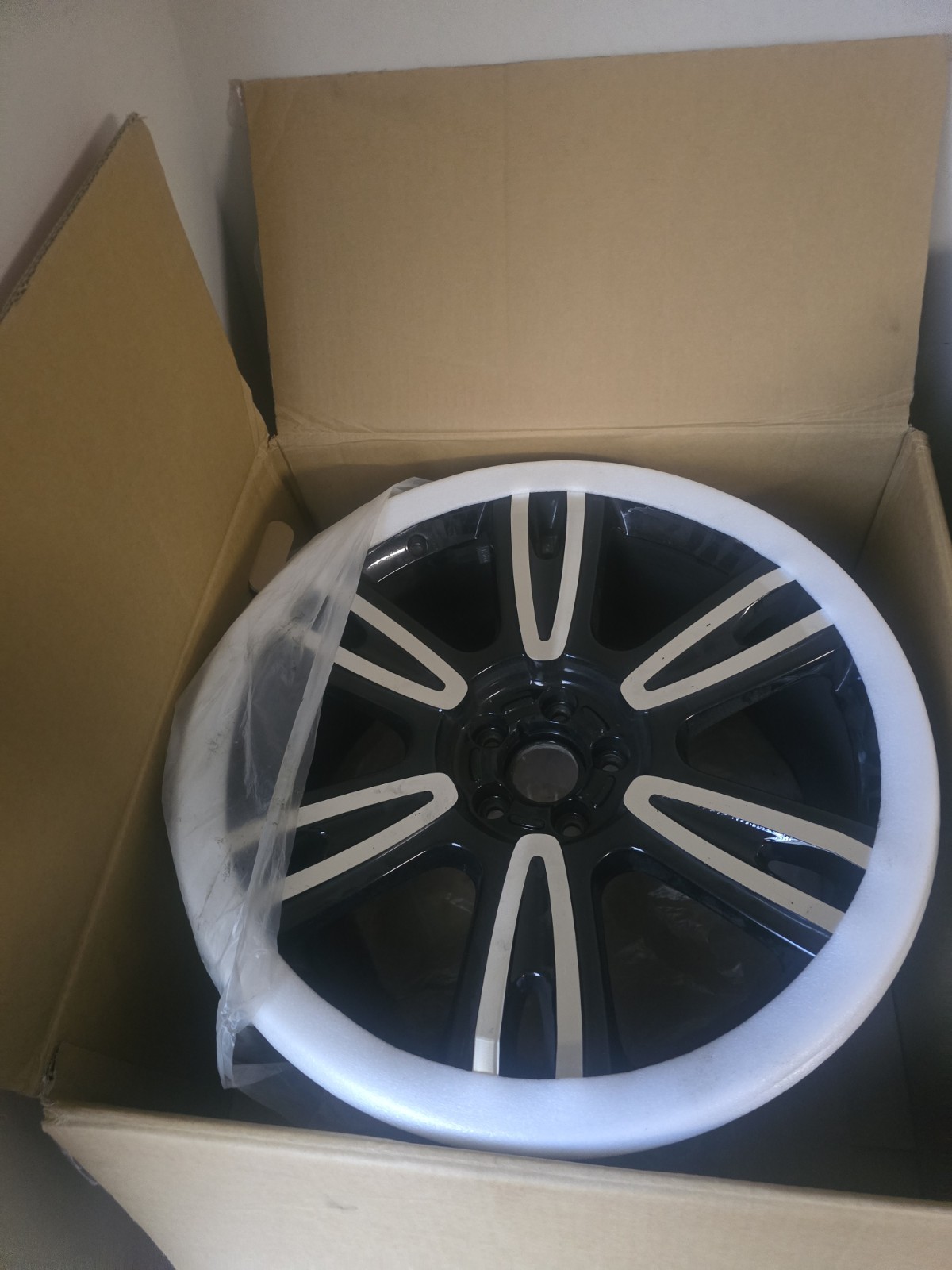 21' Factory Bentley Flying Spur Wheel Set of 4 Wheels (Like New)
