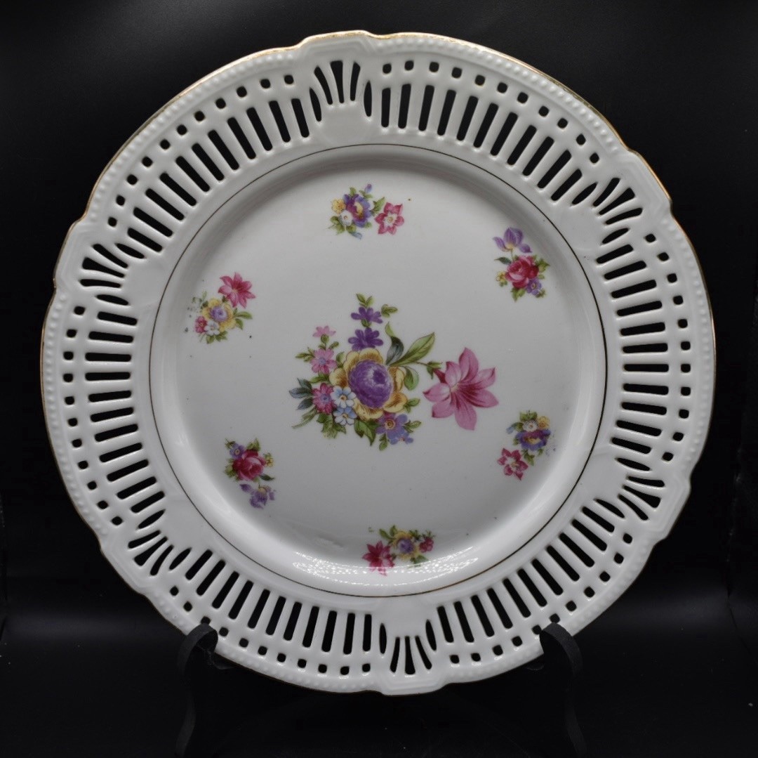 Vintage Schwarzenhammer Bavaria Germany Reticulated Porcelain Plate Floral 10.5”