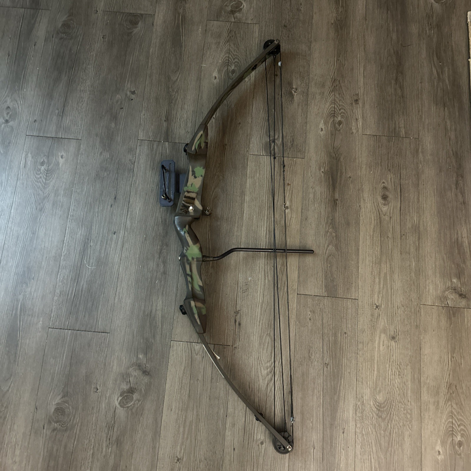 Hoyt USA Raider RH Bow 45-60# 26” Draw 36" Bowstring / Excellent Condition