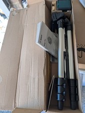 Bosch QUIGO PLUS Self Levelling Cross Line Laser Level and Tripod