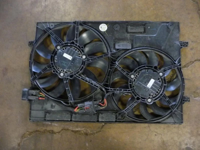 2018-2024 Volkswagen Tiguan 1.5 FWD Radiator Cooling Fan Assembly OEM Foto 4 de 4