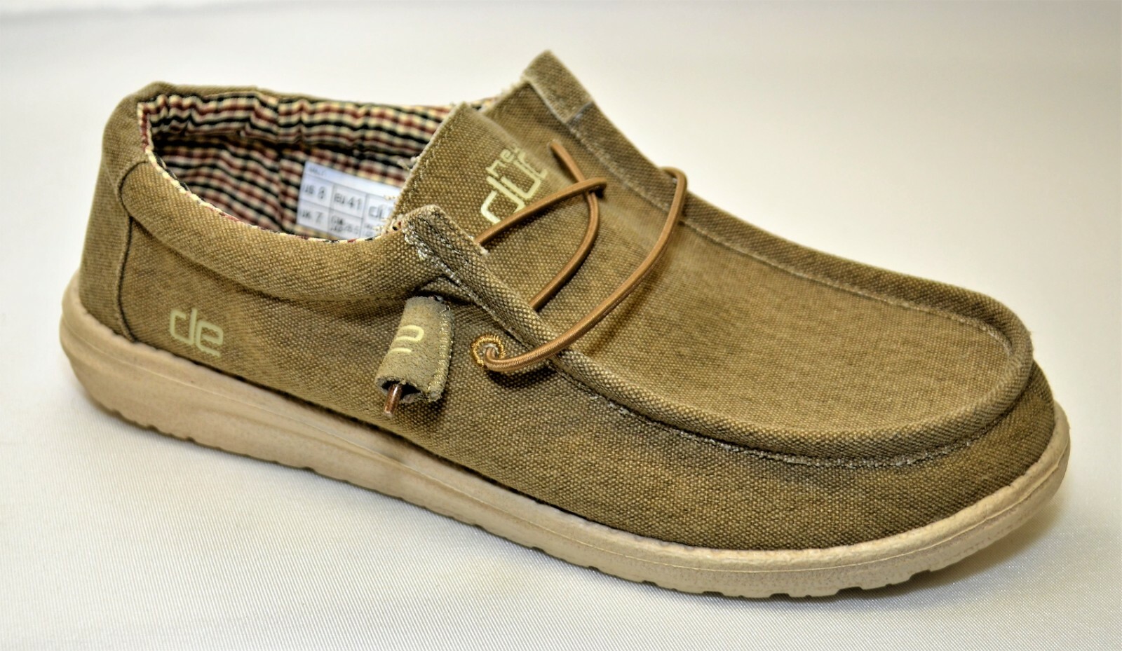 casual shoes tan