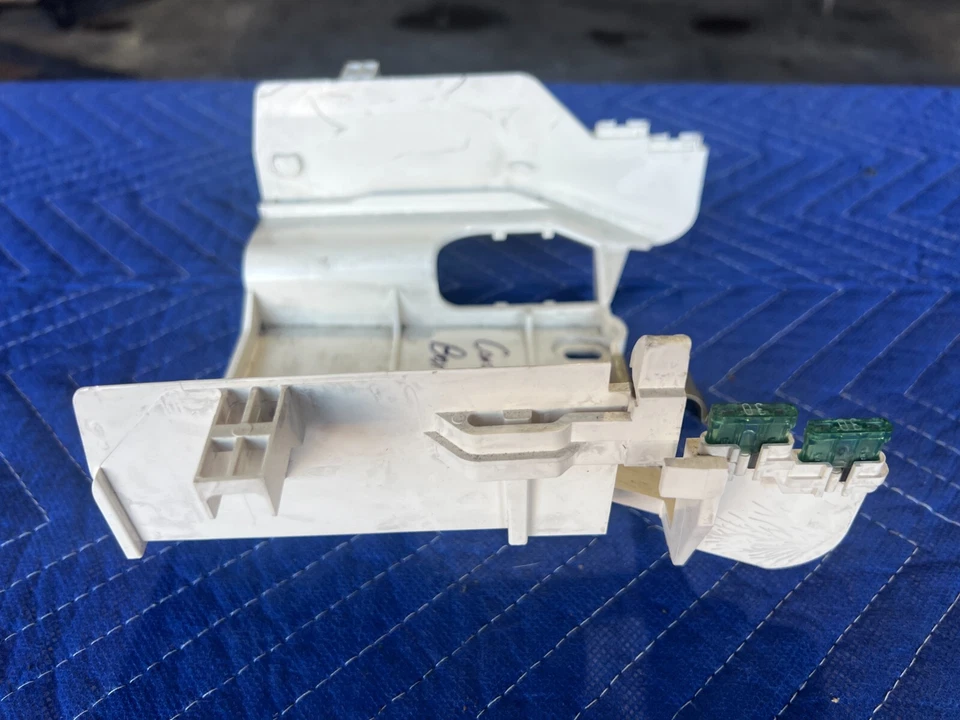 1984 - 1989 年沃尔沃 740 760 轿车中控台保险丝盒底座 1307393 原始设备制造商 #1644EM — 第 4/4 张图片