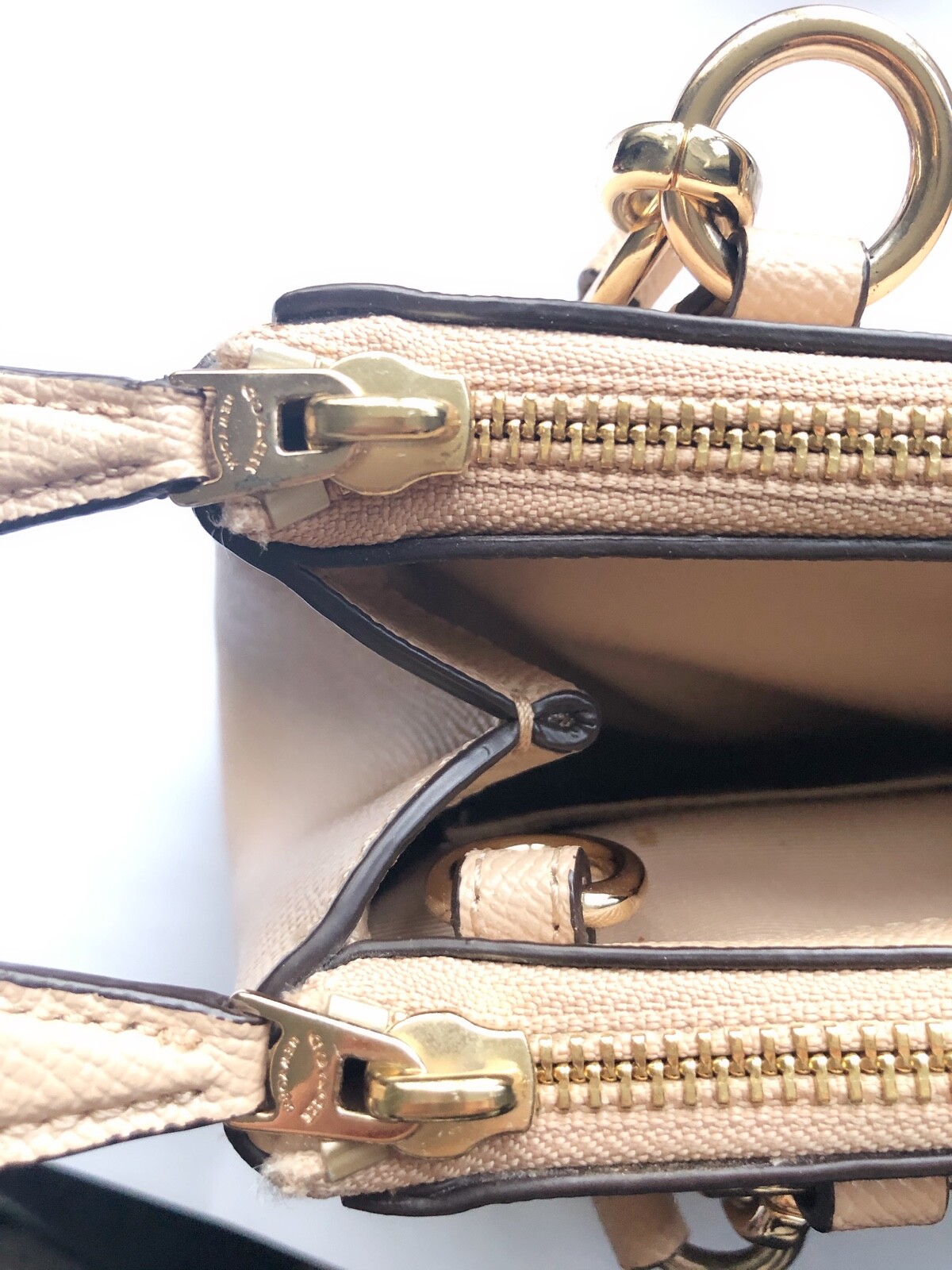 Coach(New York) handbag 100 Authentic Gem