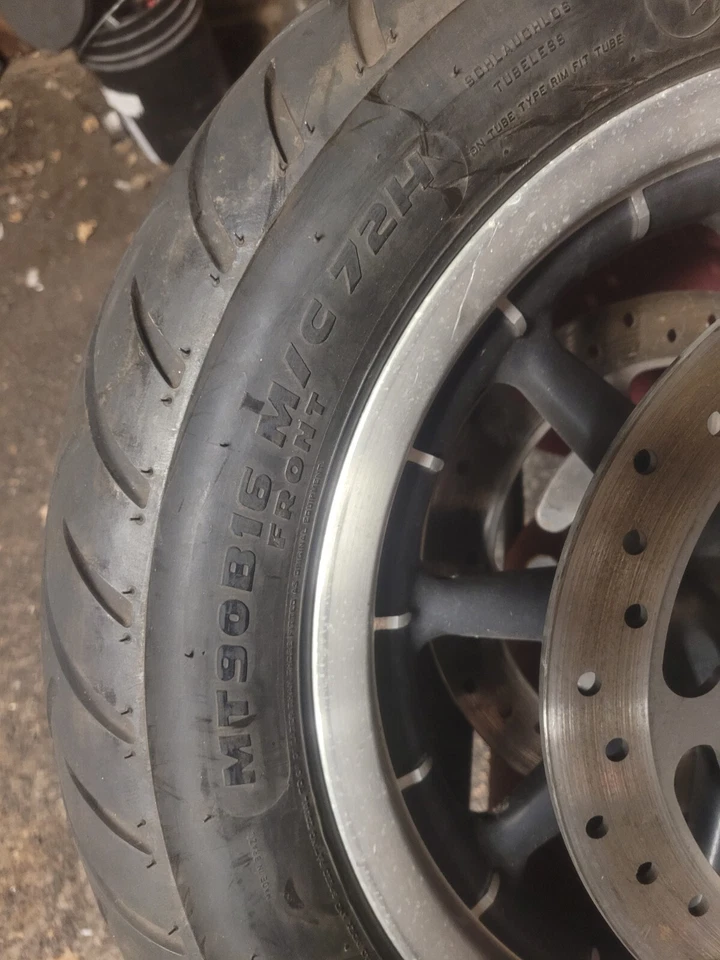 2003 VICTORY V92C 豪华巡回赛前轮和轮胎 16x3.00 MT90B16 M/C 72H 原始设备制造商* — 第 2/2 张图片