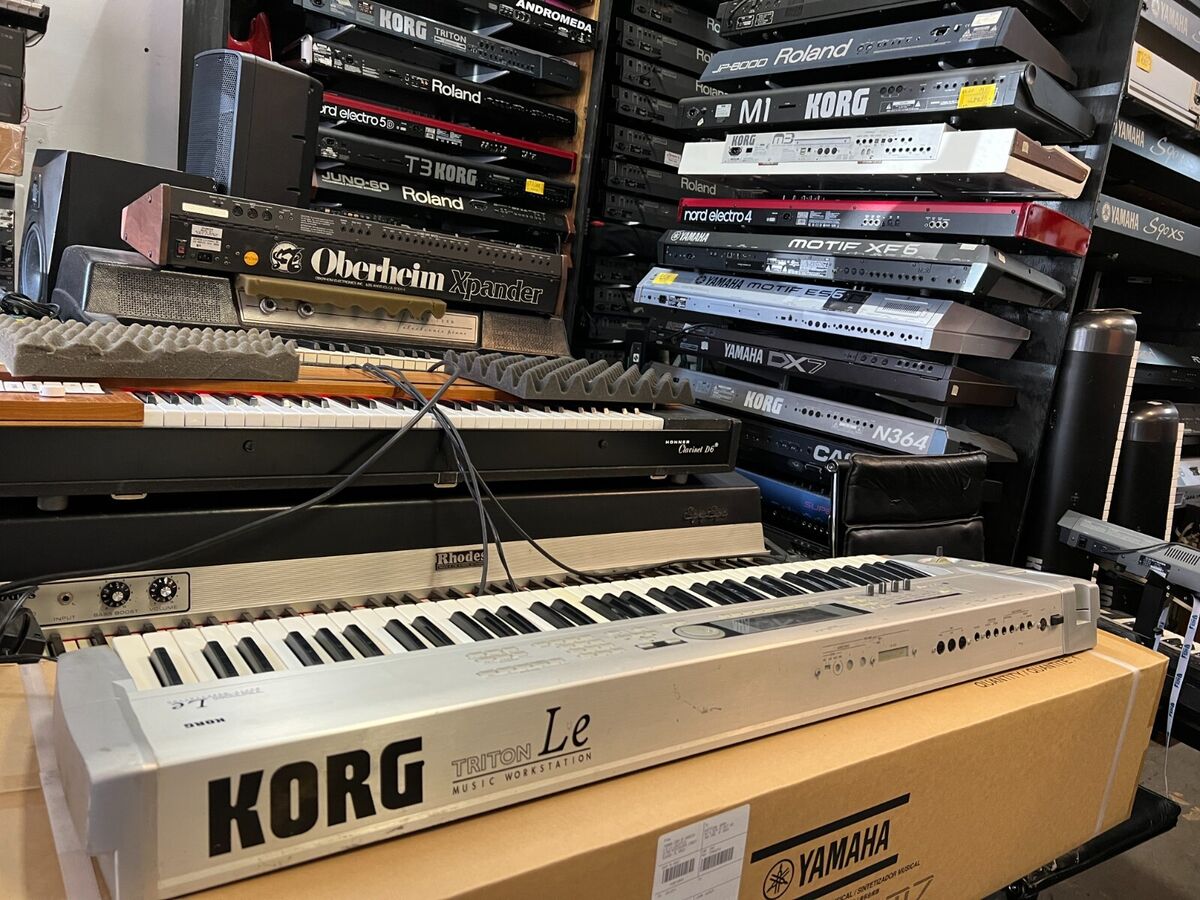 Korg Triton LE 76 key Workstation Synth /keyboard / ARMENS Korg Triton LE 76 key Workstation Synth /keyboard / ARMENS